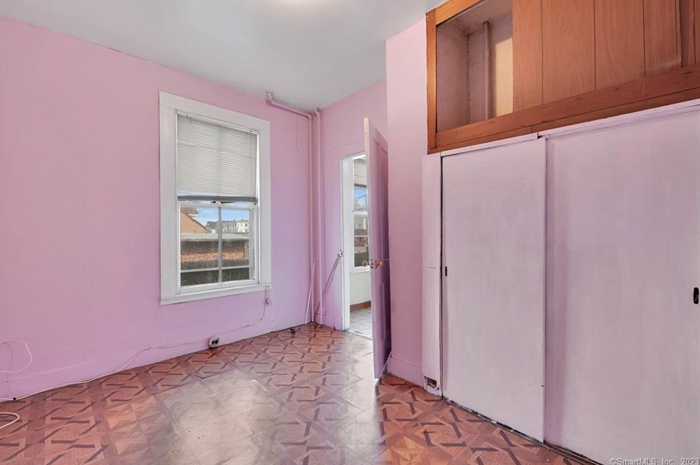 211 Franklin Ave, Hartford CT  06114-1339 exterior