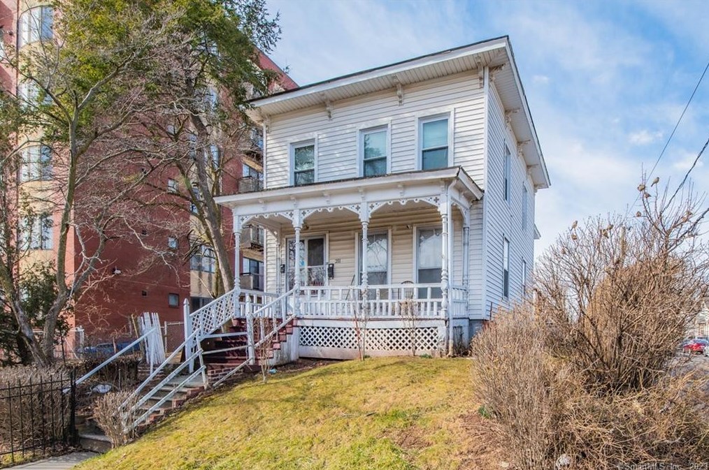 211 Franklin Ave, Hartford CT  06114-1339 exterior