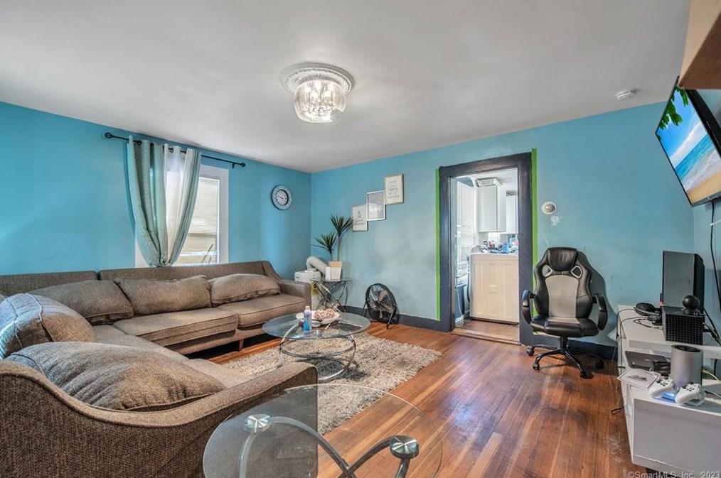 211 Franklin Ave, Hartford CT  06114-1339 exterior