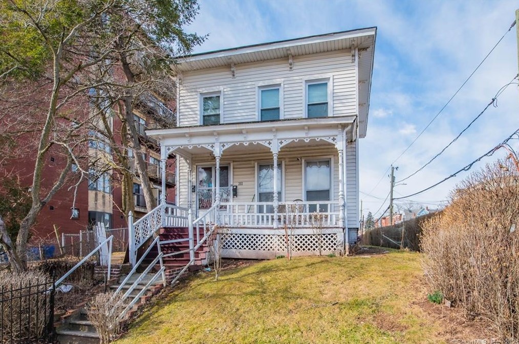 211 Franklin Ave, Hartford CT  06114-1339 exterior