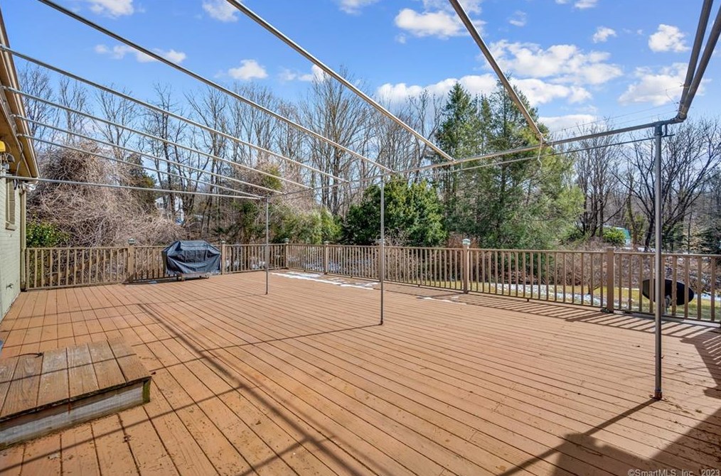 62 Nova Scotia Hill Rd, Watertown CT  06795-2007 exterior