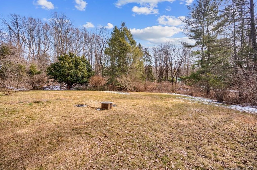 62 Nova Scotia Hill Rd, Watertown CT  06795-2007 exterior