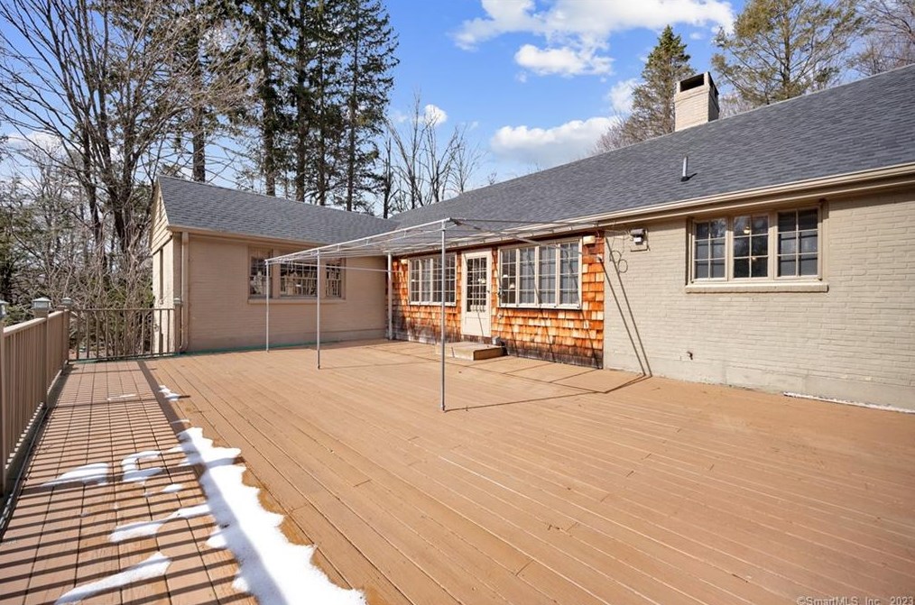 62 Nova Scotia Hill Rd, Watertown CT  06795-2007 exterior