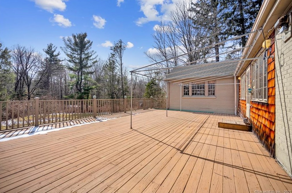 62 Nova Scotia Hill Rd, Watertown CT  06795-2007 exterior