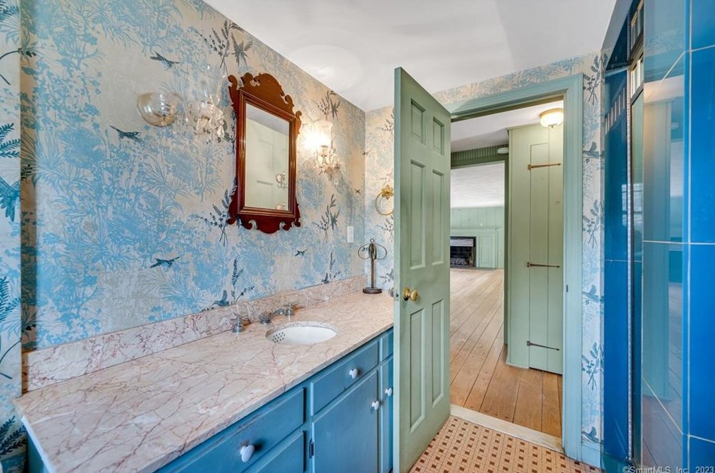 62 Nova Scotia Hill Rd, Watertown CT  06795-2007 exterior