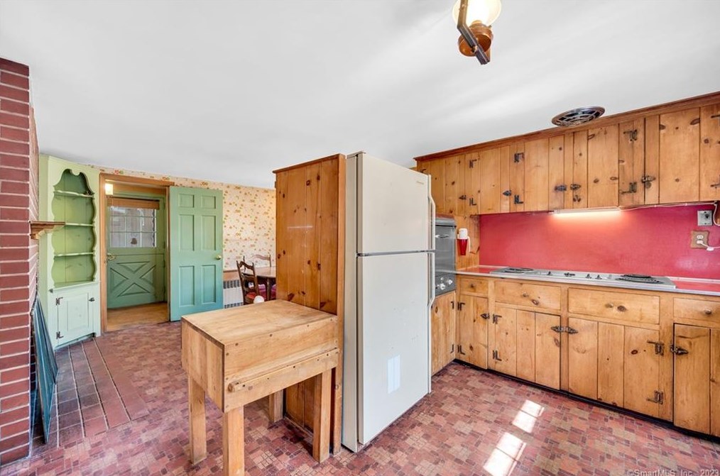 62 Nova Scotia Hill Rd, Watertown CT  06795-2007 exterior