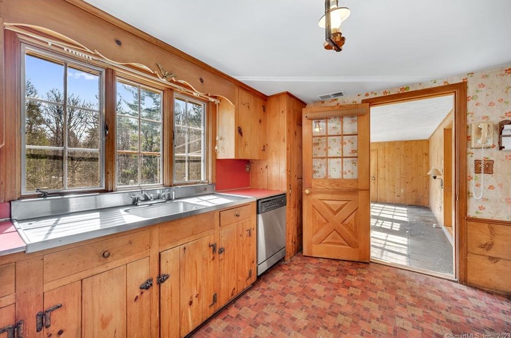 62 Nova Scotia Hill Rd, Watertown CT  06795-2007 exterior