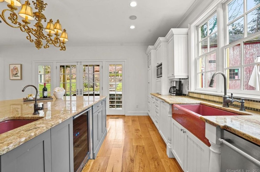 81 Compo Rd S Ln, Westport CT  06880 exterior