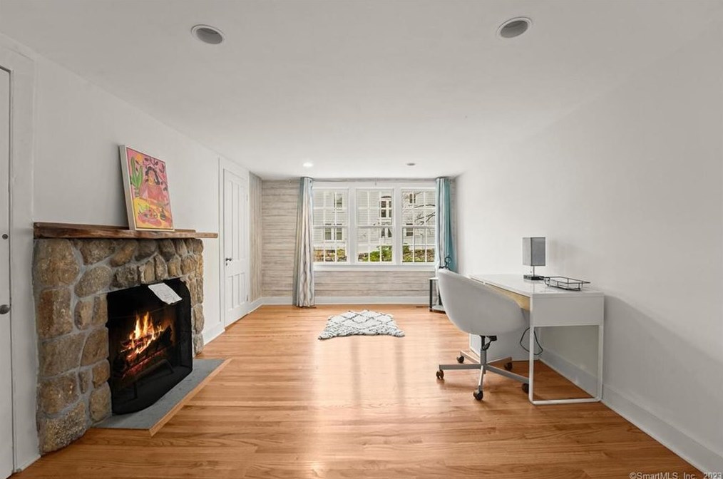 81 Compo Rd S Ln, Westport CT  06880 exterior