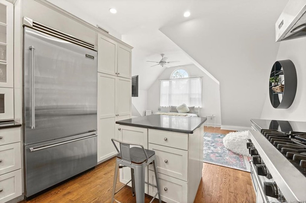 81 Compo Rd S Ln, Westport CT  06880 exterior