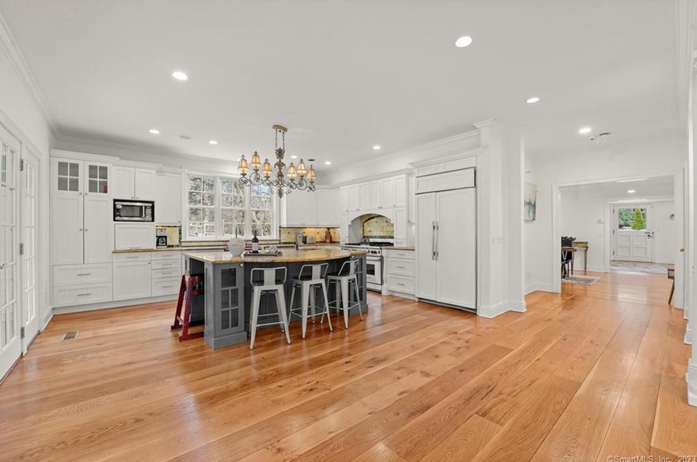 81 Compo Rd S Ln, Westport CT  06880 exterior