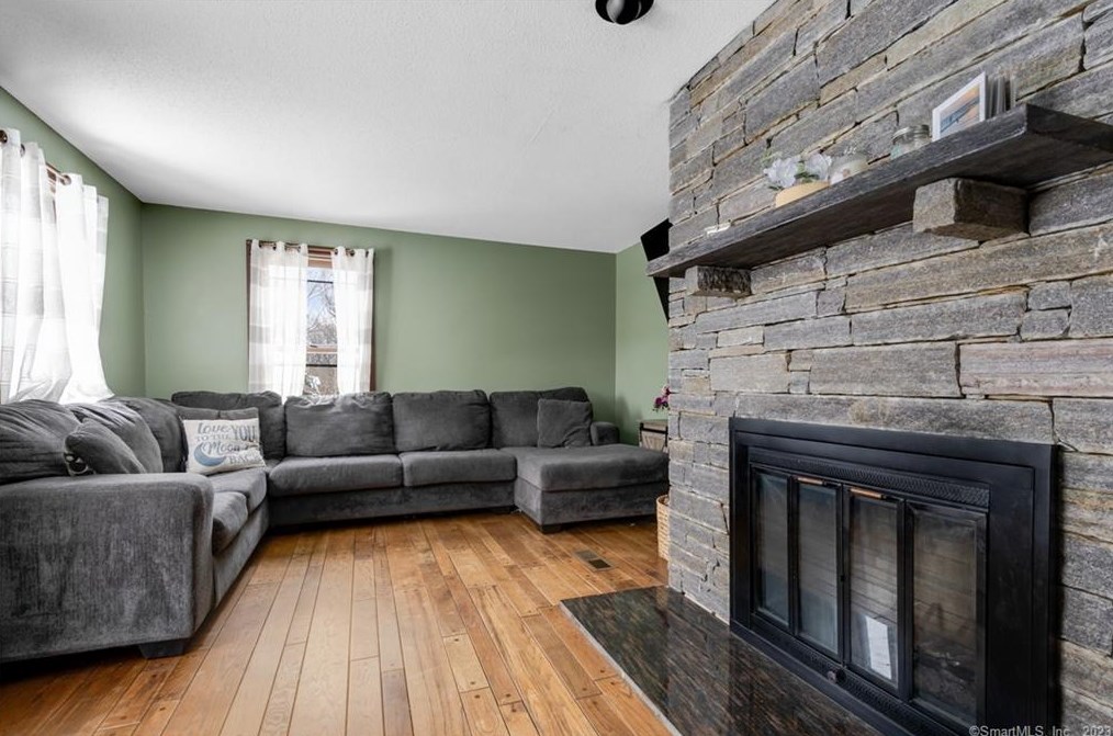 129 Mountain Spring Rd, Tolland CT  06084-2932 exterior