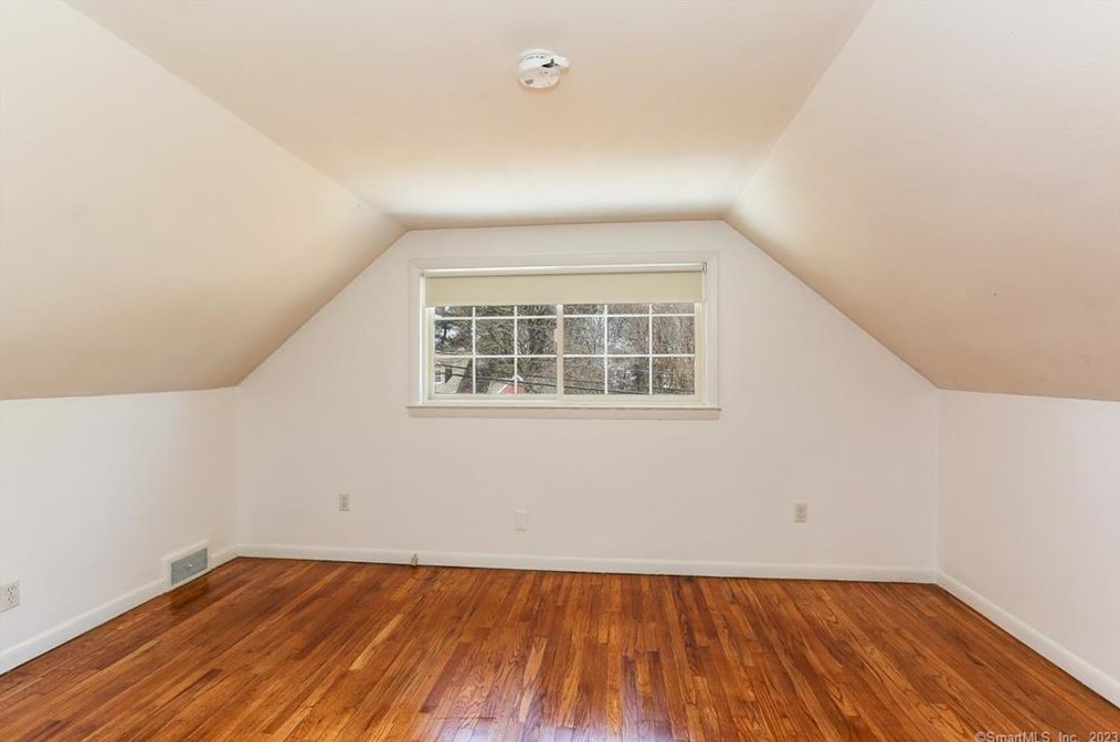2 Hayes Rd, Simsbury CT  06081-9632 exterior