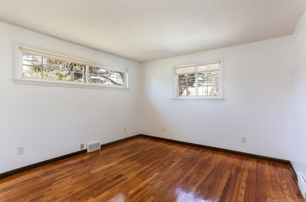 2 Hayes Rd, Simsbury CT  06081-9632 exterior