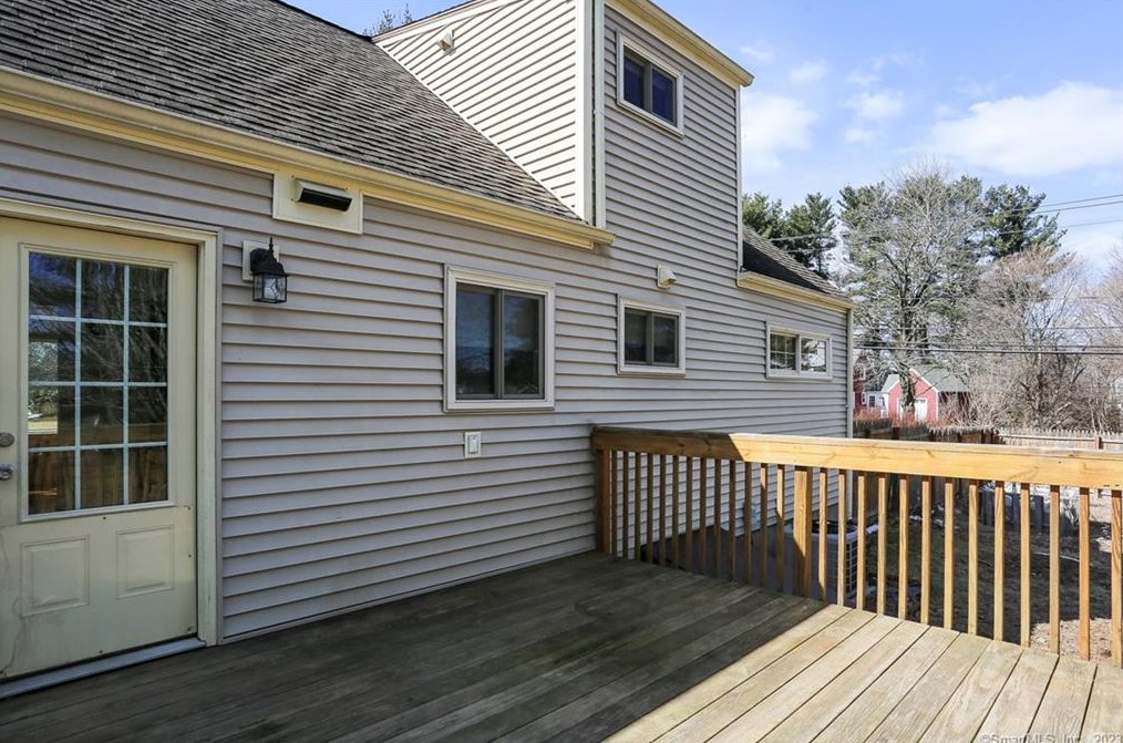 2 Hayes Rd, Simsbury CT  06081-9632 exterior