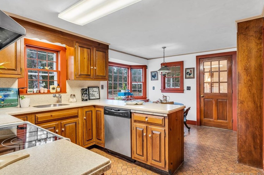 193 Horse Pond Rd, Madison CT  06443-2550 exterior