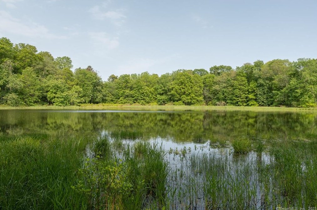 193 Horse Pond Rd, Madison CT  06443-2550 exterior
