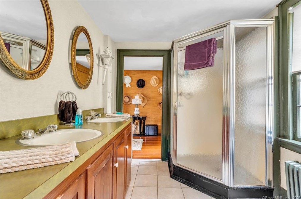 193 Horse Pond Rd, Madison CT  06443-2550 exterior