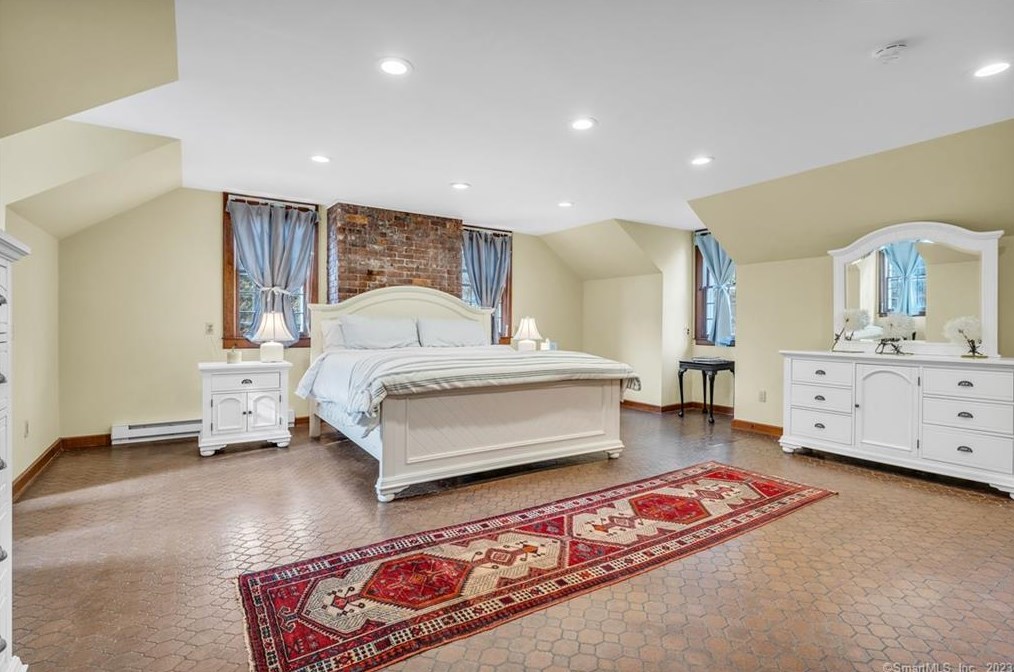 193 Horse Pond Rd, Madison CT  06443-2550 exterior