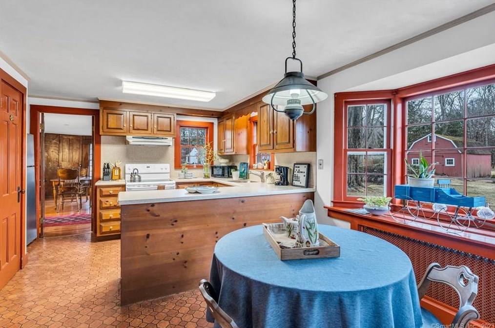 193 Horse Pond Rd, Madison CT  06443-2550 exterior