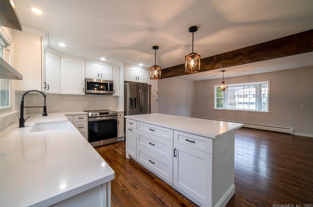 93 Lockwood Dr, Watertown CT  06795-2511 exterior