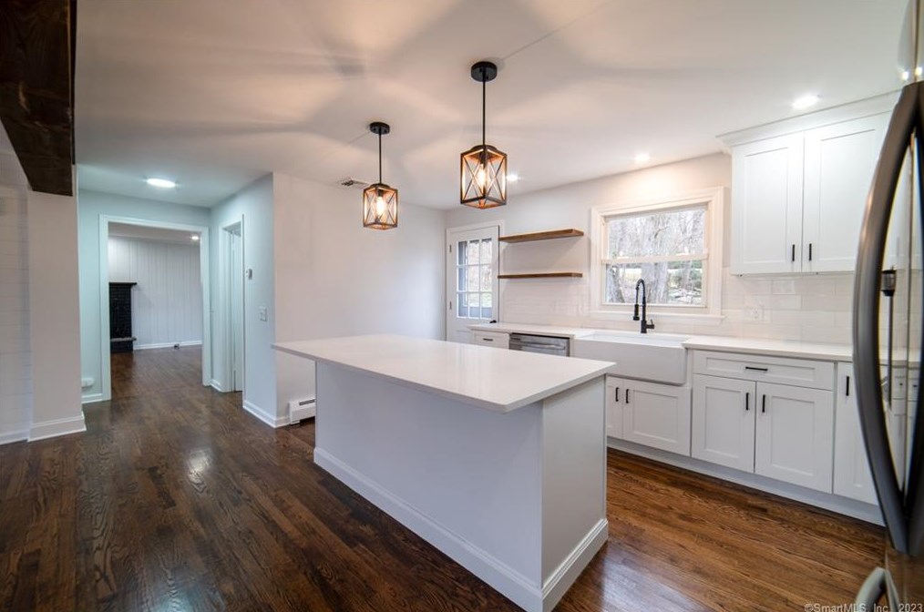 93 Lockwood Dr, Watertown CT  06795-2511 exterior