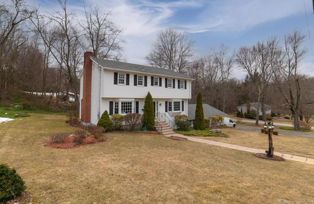 93 Lockwood Dr, Watertown CT  06795-2511 exterior