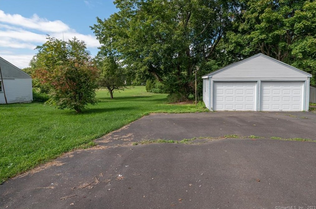17 Pleasant St, Cromwell CT  06416-2323 exterior