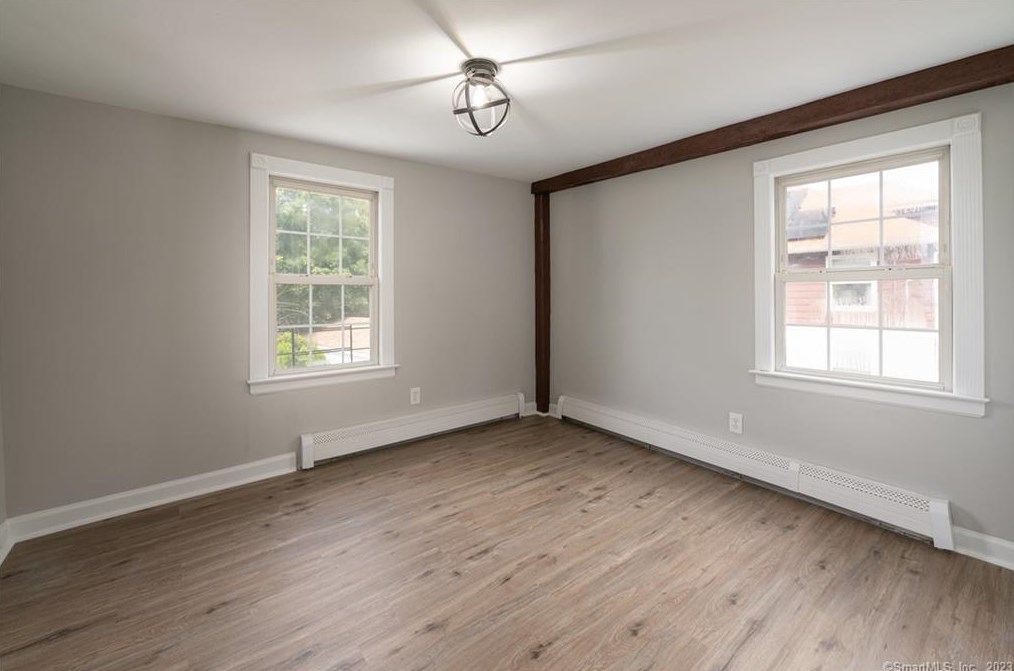 17 Pleasant St, Cromwell CT  06416-2323 exterior