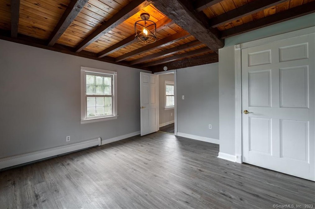 17 Pleasant St, Cromwell CT  06416-2323 exterior