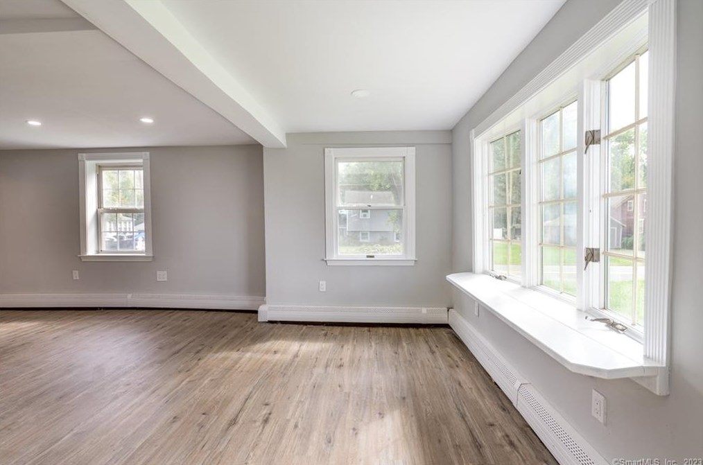 17 Pleasant St, Cromwell CT  06416-2323 exterior