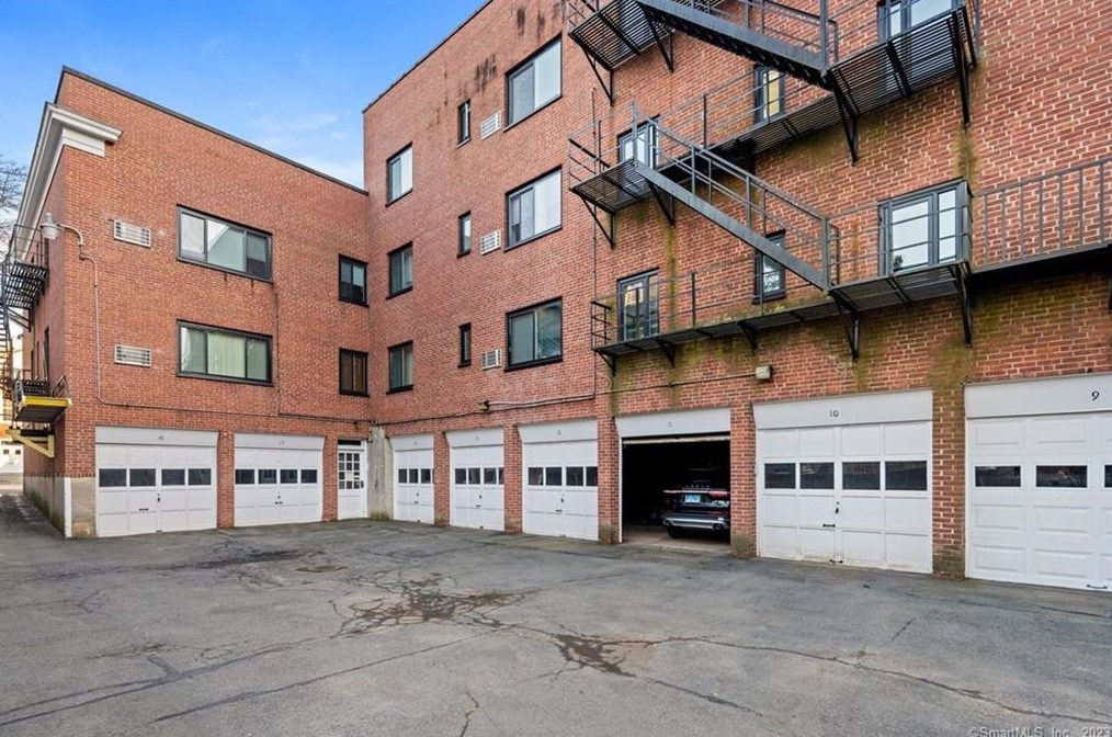570 Whitney Ave, New Haven CT  06511-2250 exterior