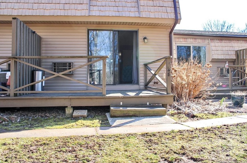 48 Locust Cir, Rocky Hill CT  06067-3544 exterior
