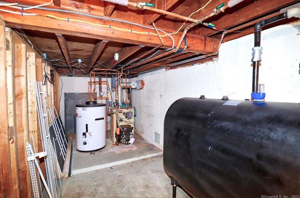 165 Lum Lot Rd, Southbury CT  06488-1960 exterior