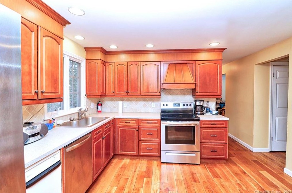 165 Lum Lot Rd, Southbury CT  06488-1960 exterior