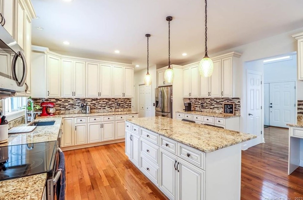 186 Pumpkin Hill Rd, Northville CT  06776-4654 exterior