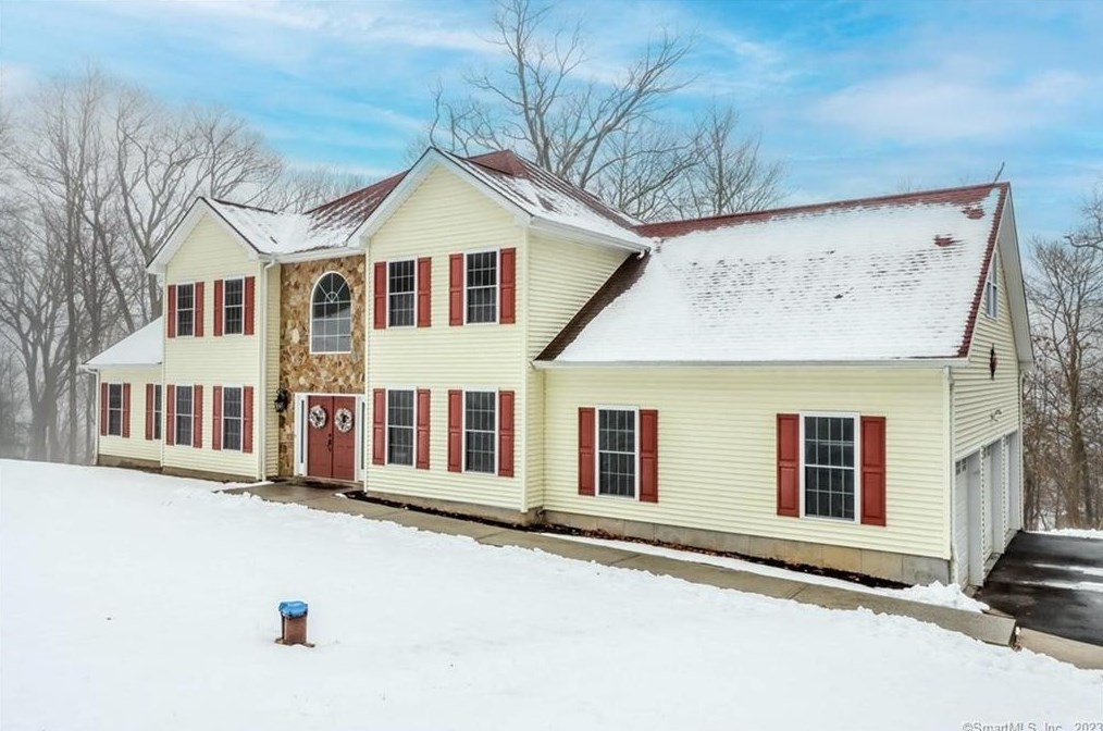 186 Pumpkin Hill Rd, Northville CT  06776-4654 exterior