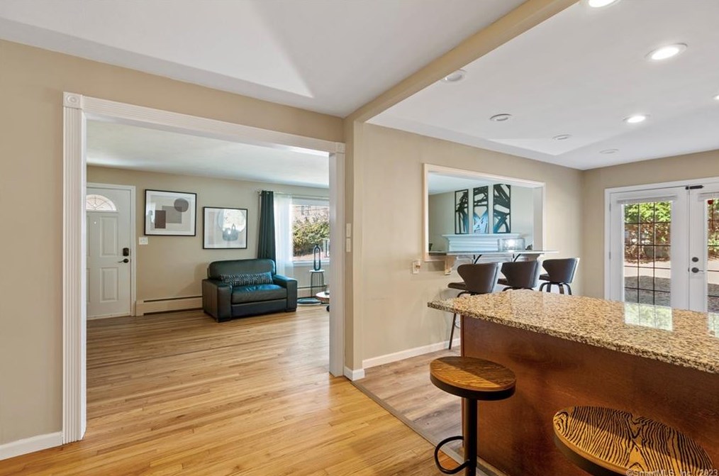 54 Piping Rock Dr, Waterbury CT  06706-2425 exterior