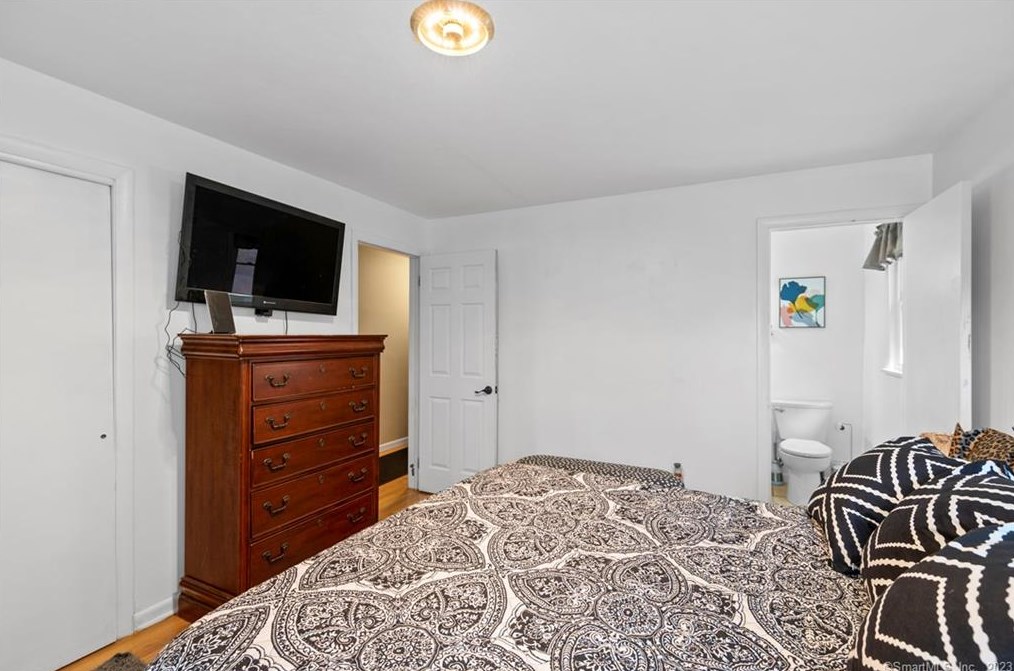 54 Piping Rock Dr, Waterbury CT  06706-2425 exterior