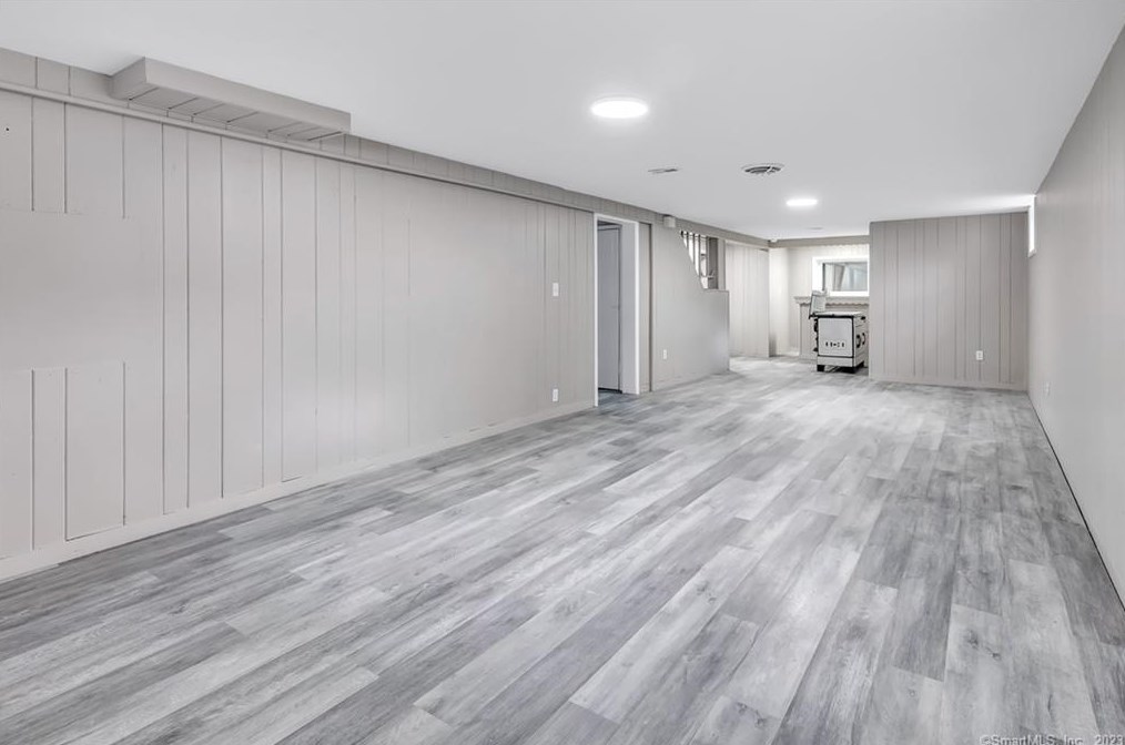 535 Robin Ln, Stratford CT  06614-2417 exterior