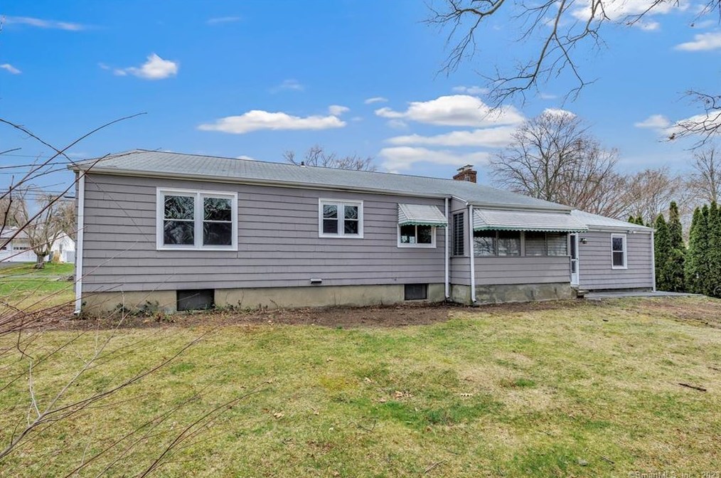 535 Robin Ln, Stratford CT  06614-2417 exterior