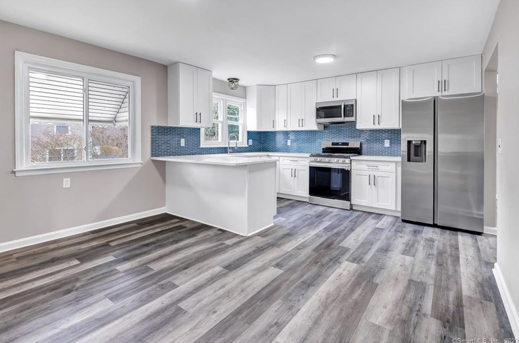 535 Robin Ln, Stratford CT  06614-2417 exterior