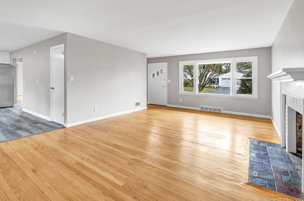 535 Robin Ln, Stratford CT  06614-2417 exterior