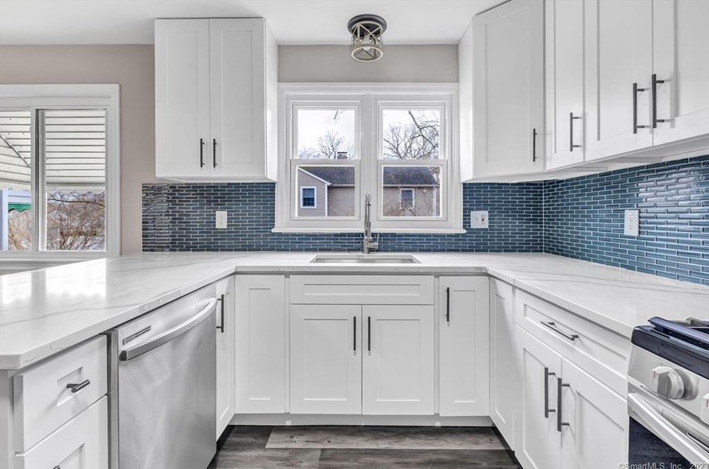 535 Robin Ln, Stratford CT  06614-2417 exterior