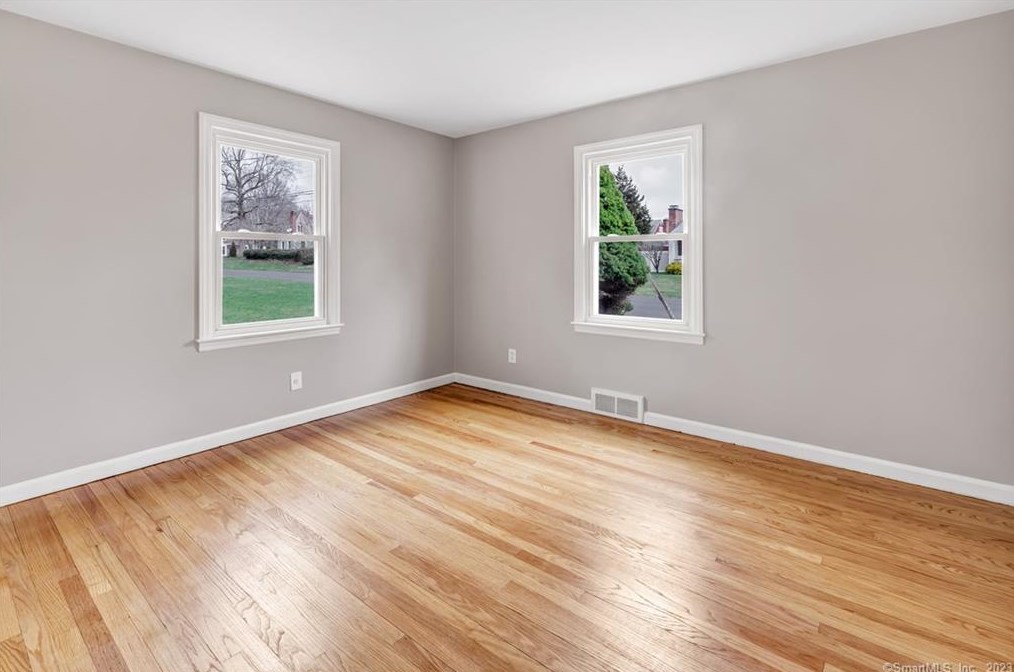 535 Robin Ln, Stratford CT  06614-2417 exterior