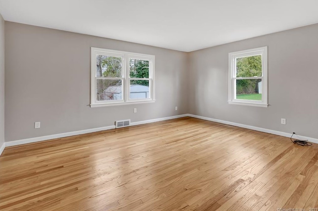 535 Robin Ln, Stratford CT  06614-2417 exterior