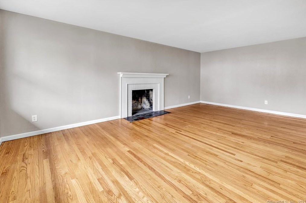 535 Robin Ln, Stratford CT  06614-2417 exterior