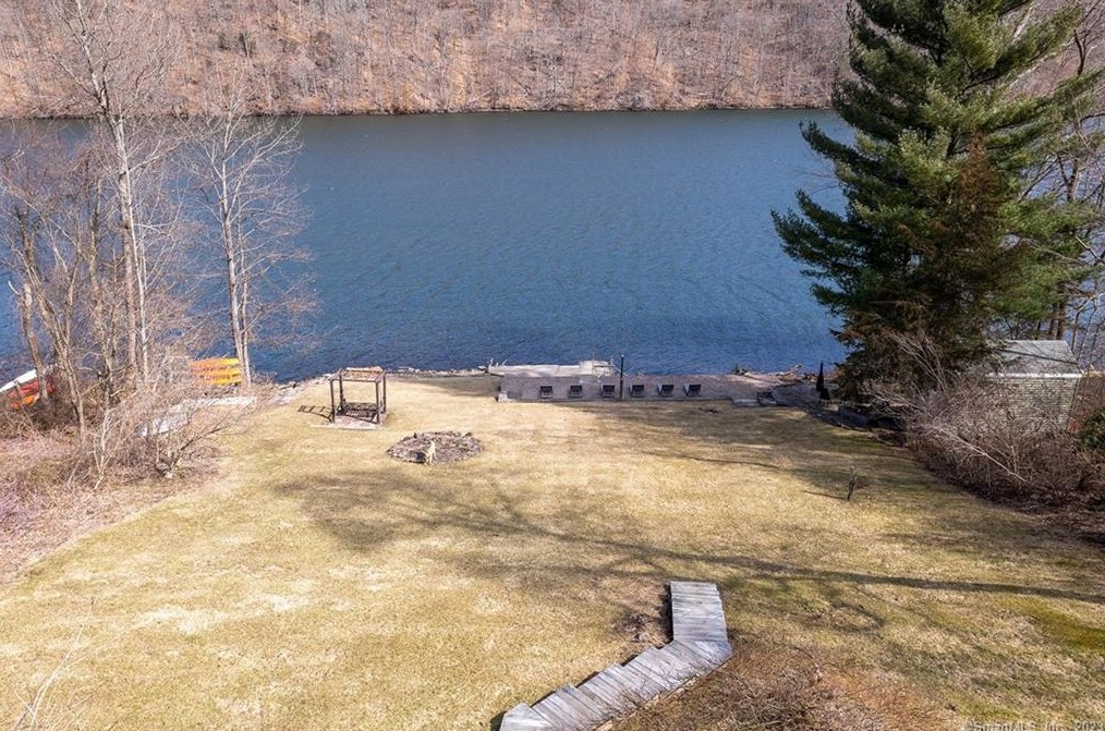 14 Lillinonah Dr, Brookfield Center, CT 06804