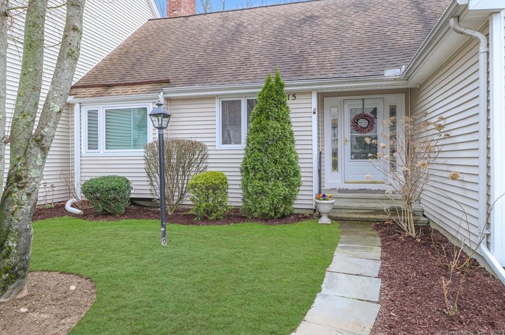 215 Fox Run #215, Huntington, CT 06484