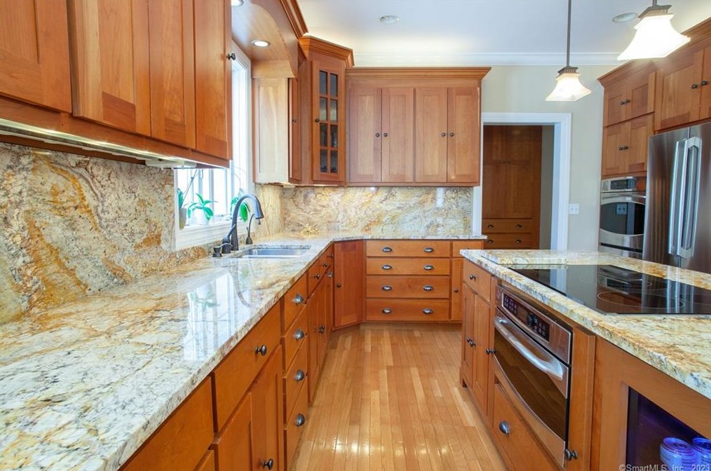 3 Nauset Ln, Unionville CT  06085-1490 exterior